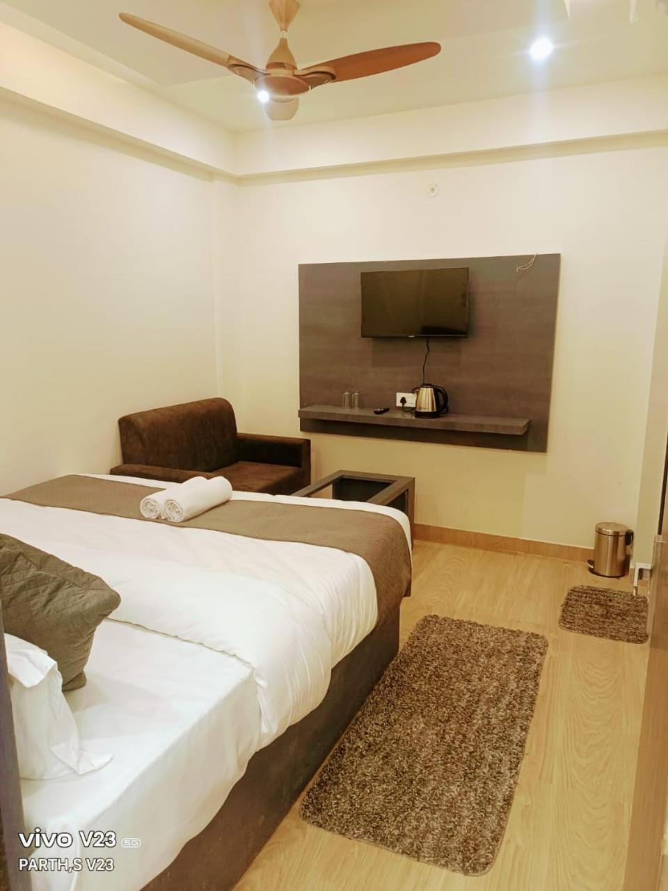 Hotel Abhinandan Ayodhya Exterior foto