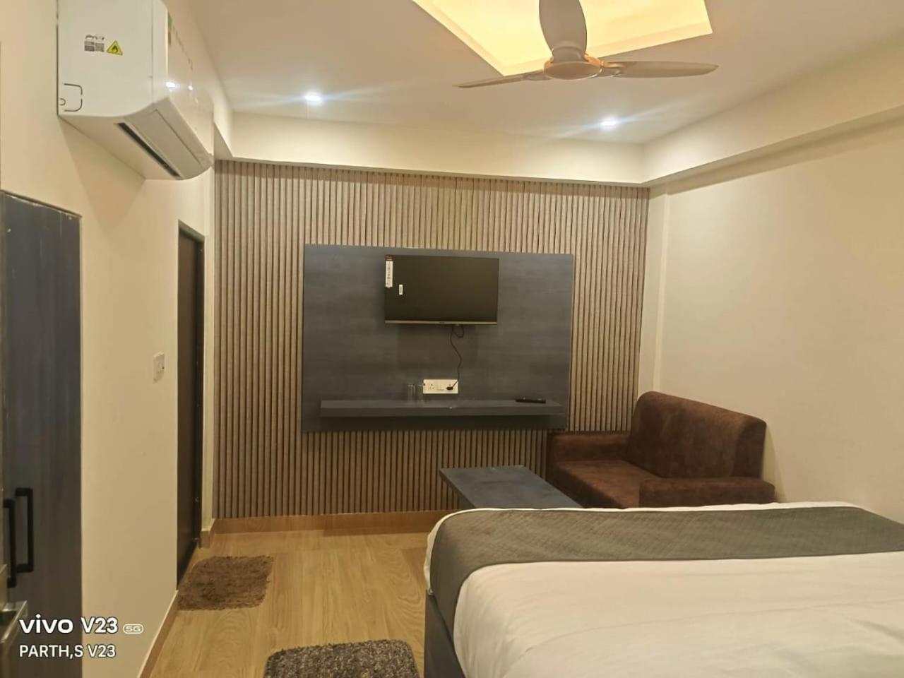 Hotel Abhinandan Ayodhya Exterior foto